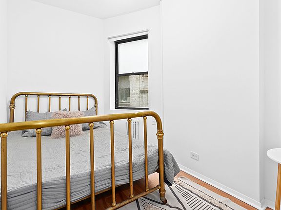 4th image of 410 W 36th St #4AA