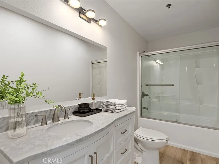 801 Pine Ave #401 — Photo 8