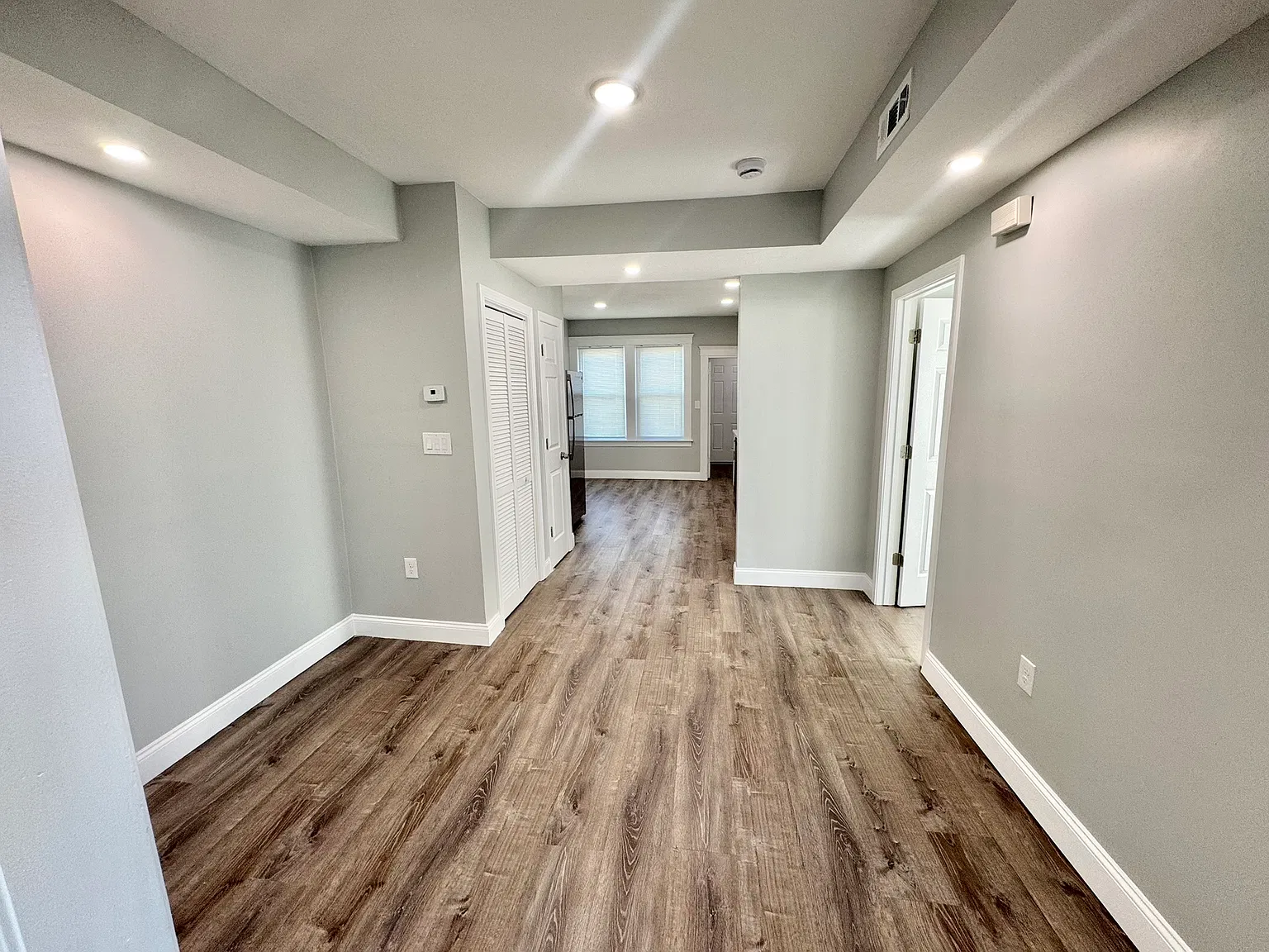 20 Lakewood Street - 3R — Photo 2