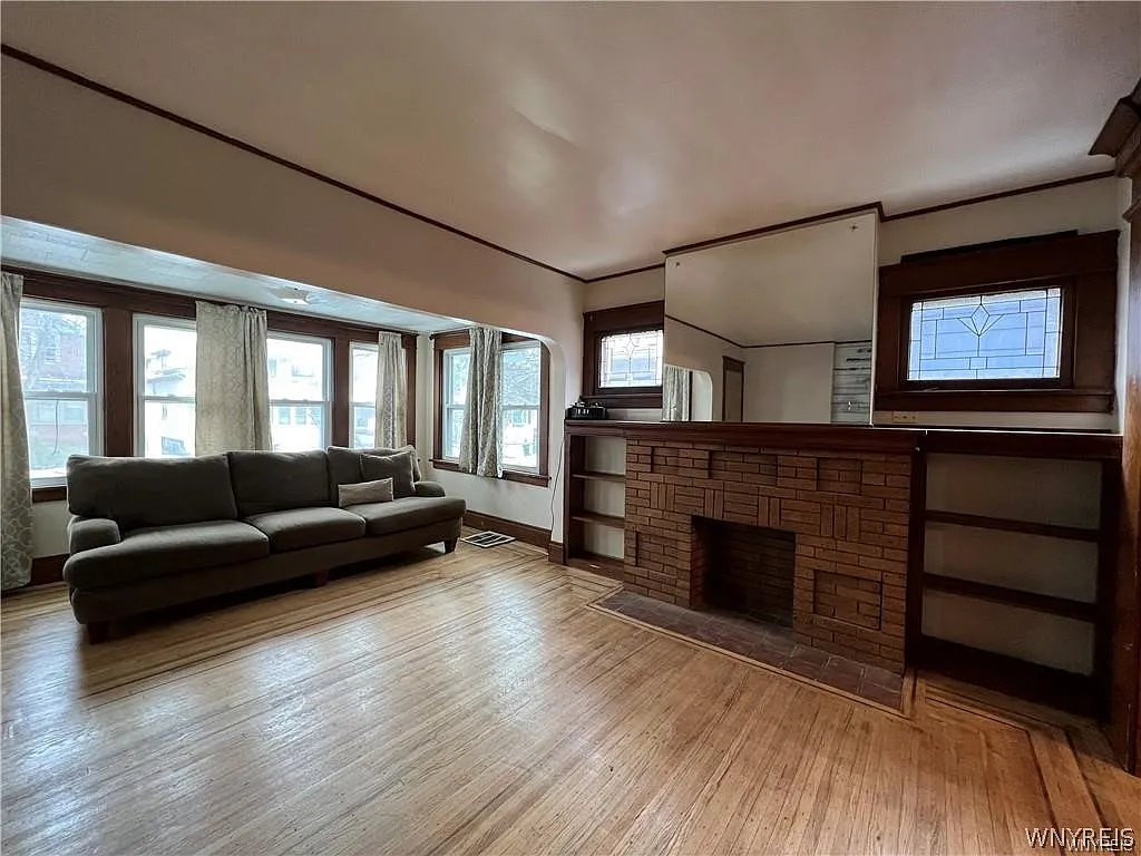 2 bed, 1.0 bath, 1037 sqft, $1,200 — Photo 2