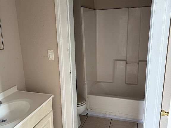 3rd image of 3325 Iberville St