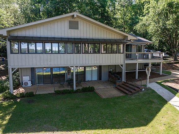 5th image of 133 Hall Dr