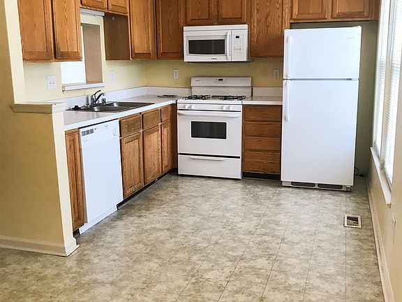 3rd image of 9608 Becker Ct