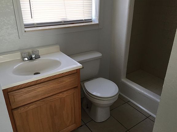 4th image of 5607 Wesconnett Blvd