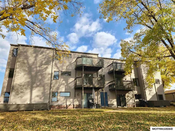 610 Briarstone Dr #B-17-19, Mason City, IA 50401