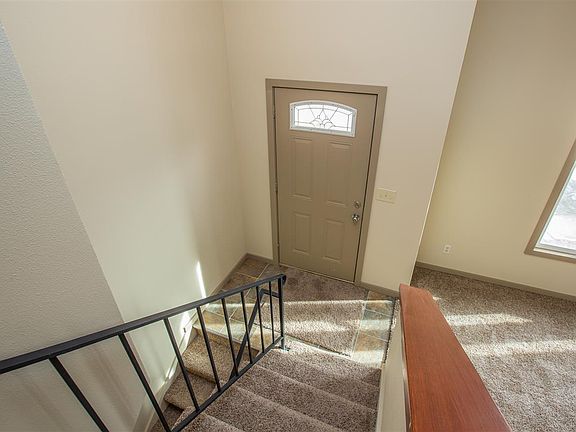 3rd image of 609 E Vicksburg Ave