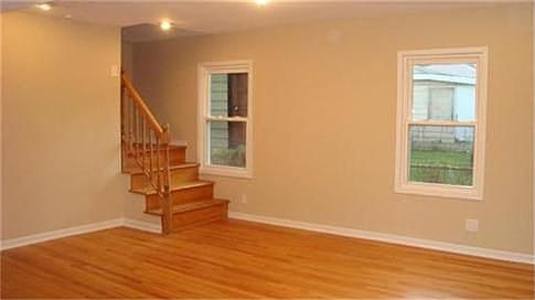 5th image of 5725 W Cornelia Ave