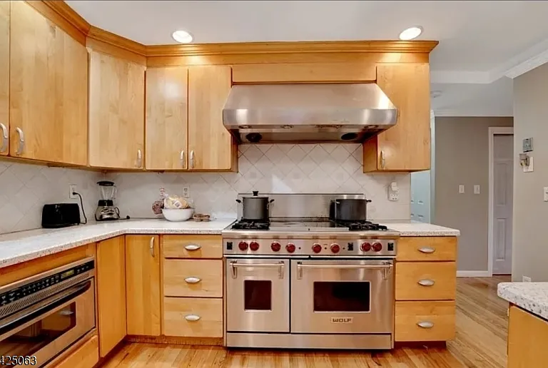 684 Spring Ave — Photo 9