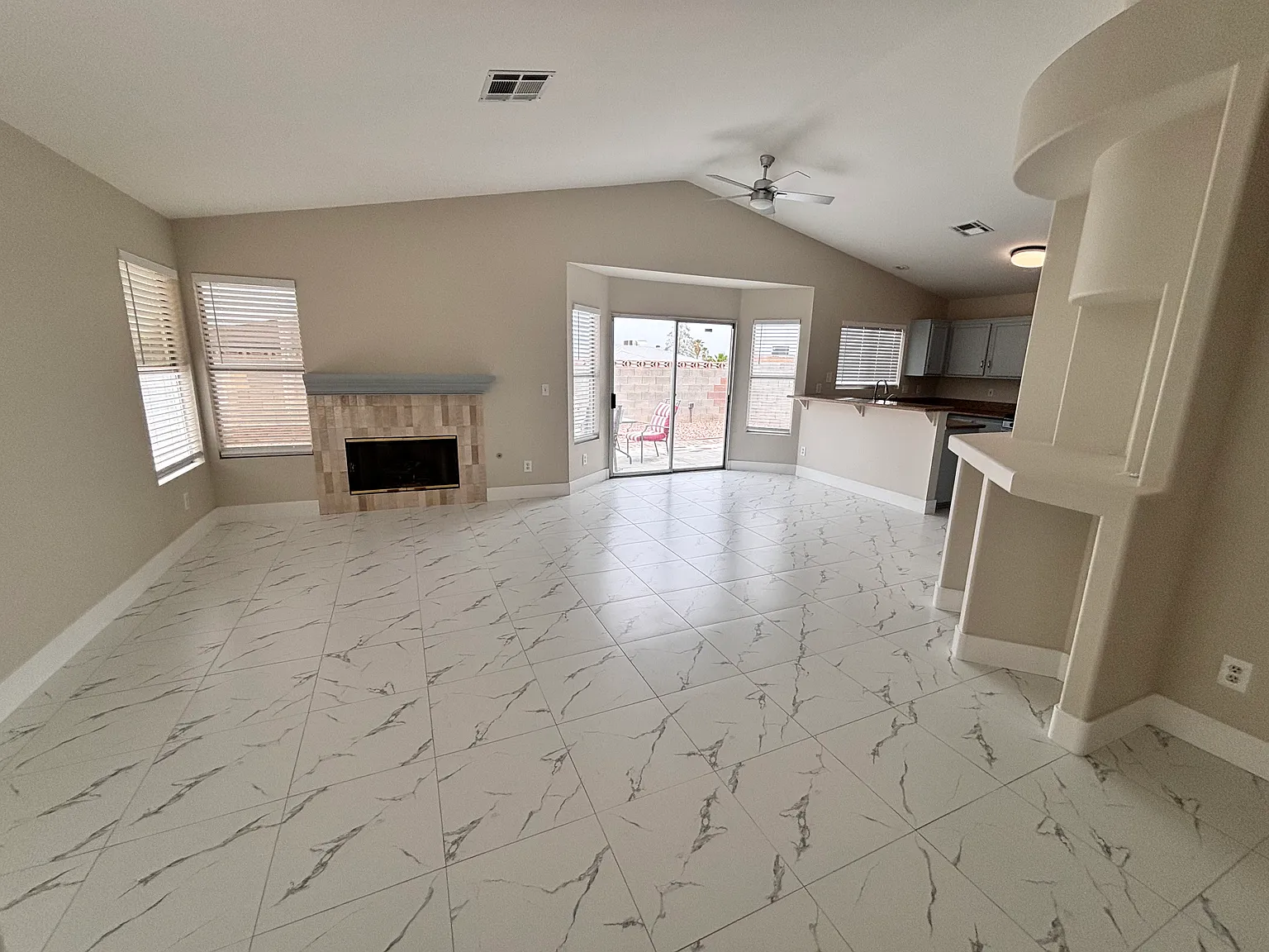 3 bed, 1322 sqft, $2,000 — Photo 2