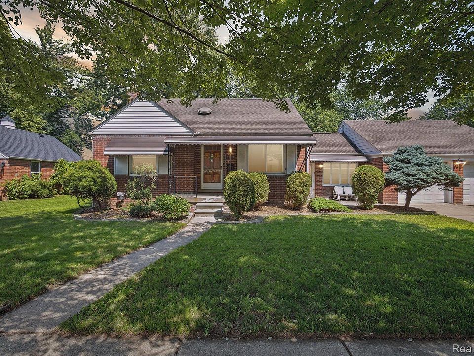 1st image of 27728 Grant St