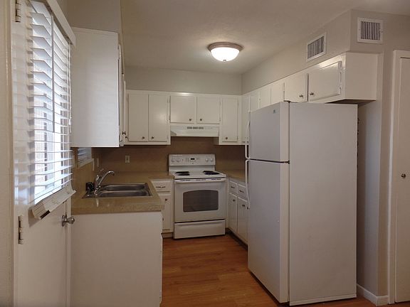 3rd image of 1702 N Moody St #C1