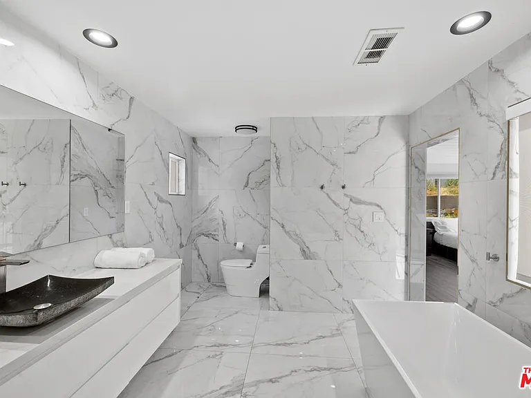 1750 N Beverly Glen Blvd — Photo 22