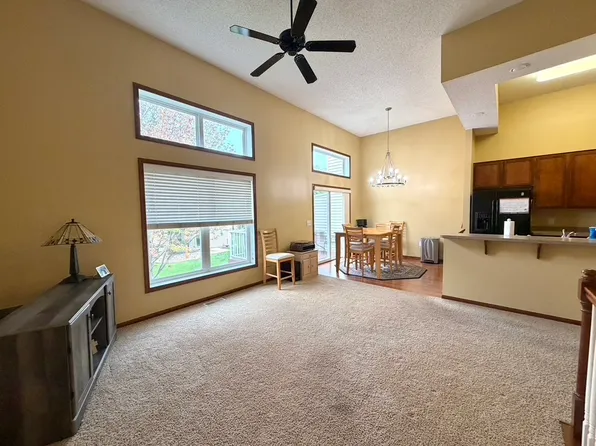6813 Christian Curv, Woodbury, MN 55125