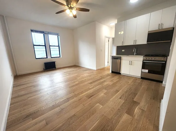 4342 45th St APT 3N, Long Island City, NY 11104
