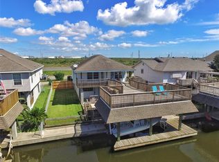 8 N Omega Dr, La Marque, TX 77568