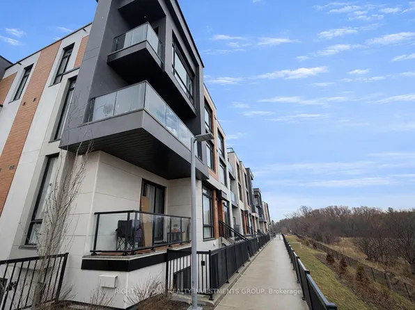 5 Steckley House Ln #714, Richmond Hill, ON L4S 0N2