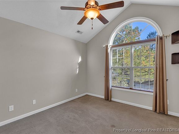 4th image of 250 Chestnut Dr