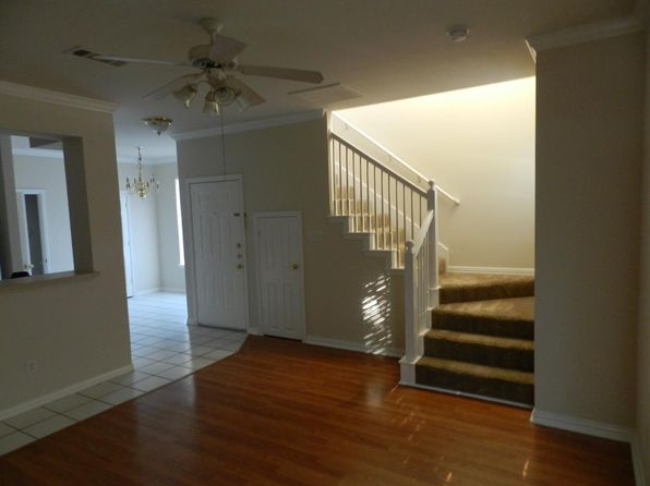 121 Wildwood Ct APT 300