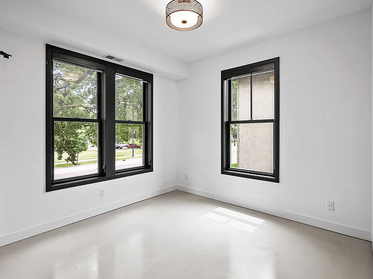 Laurel Apartments — Photo 46
