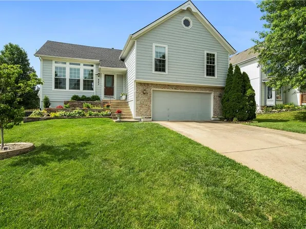 943 E Pineview St, Olathe, KS 66061