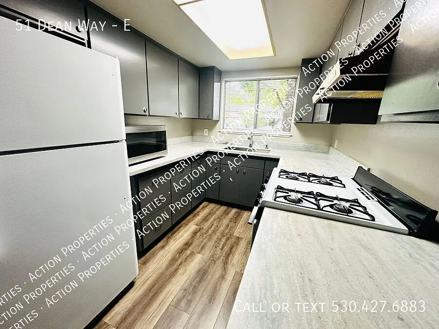 Downstairs One Bedroom End Unit Apartment in Folsom-Pet Friendly — Photo 4