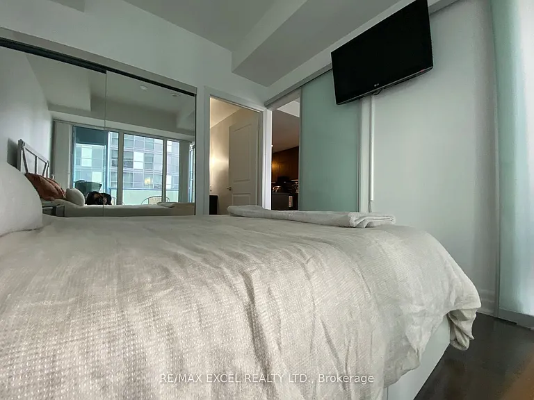 8 The Esplanade #1812 — Photo 33