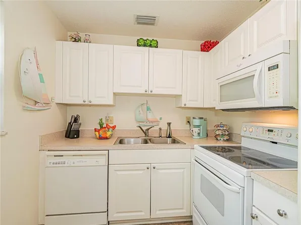 12 Vista Palm Lane #103, Vero Beach, FL 32962