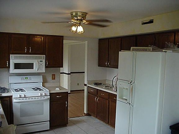 2nd image of 4802 W Glenbrook Trl