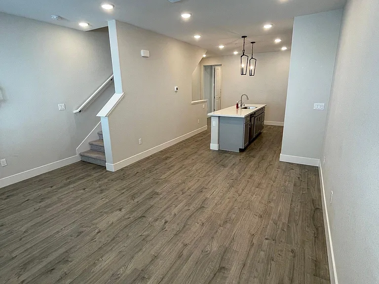 363 Pear Tree Ter #E — Photo 6
