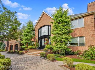 45 Johanna Ln, Staten Island, NY 10309
