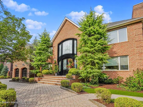 45 Johanna Ln, Staten Island, NY 10309