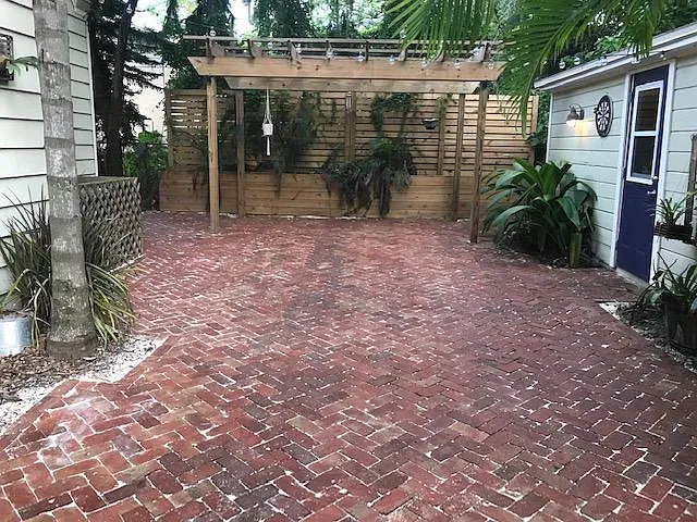 705 Daniels Ave — Photo 18