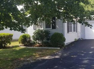 6 Greenwood Blvd, Manorville, NY 11949