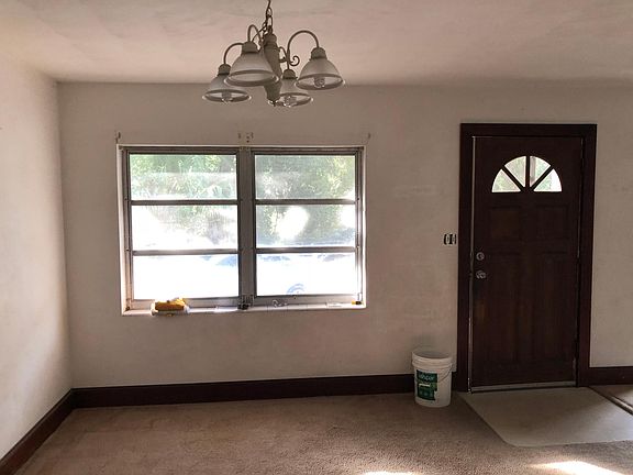4th image of 344 Knoll St