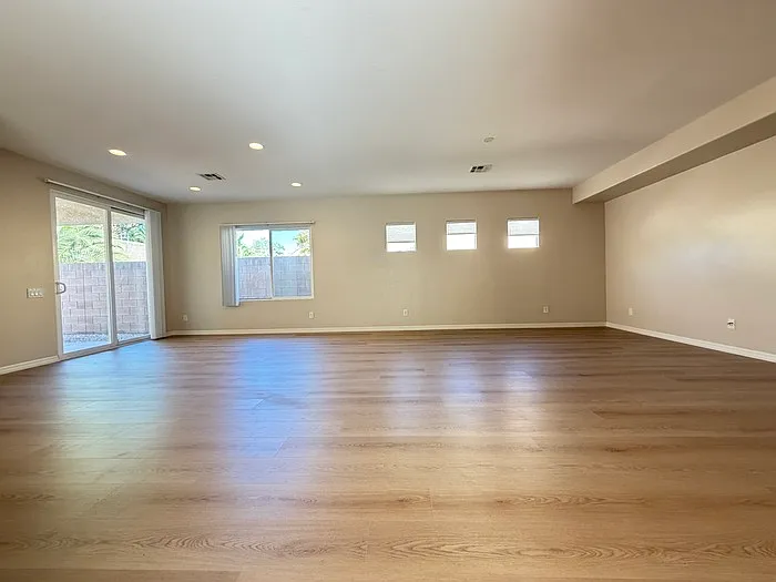 2928 Pitgaveny Ave — Photo 2