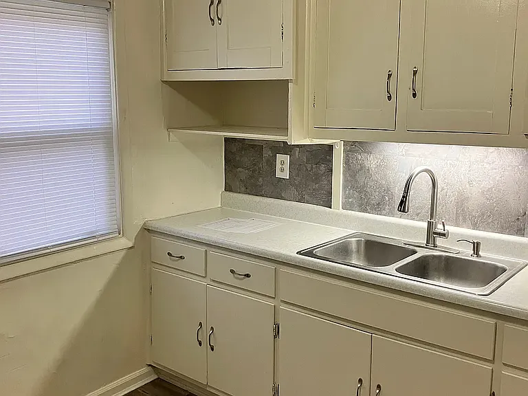 802 N Riley Ave — Photo 14