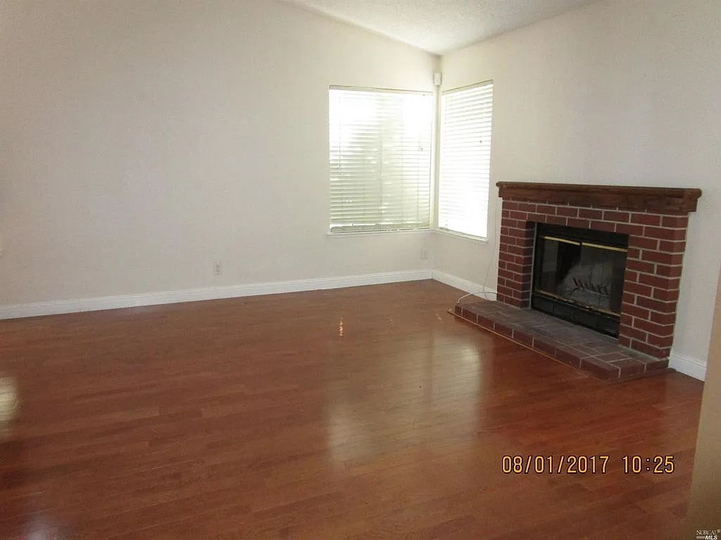 3 bed, 2.5 bath, 1943 sqft, $3,100 — Photo 2