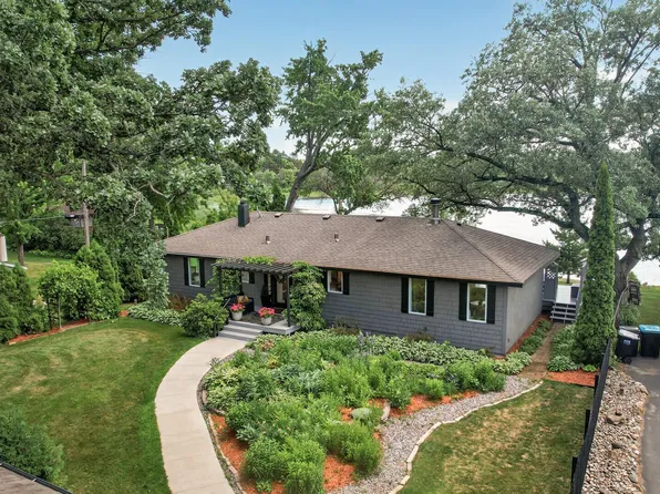 7805 Gloria Cir, Mounds View, MN 55112