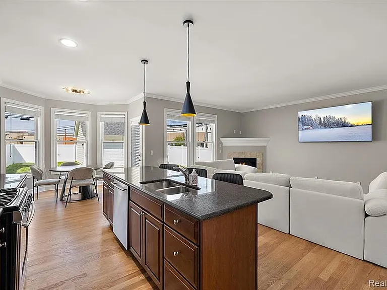 1109 Bennaville Ave — Photo 15