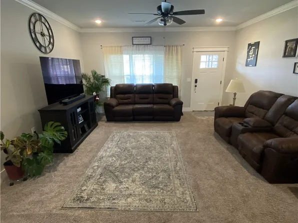 1802 E Endura Park Dr, Siloam Springs, AR 72761