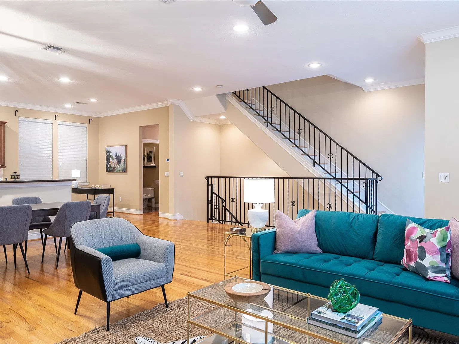 3 bed, 3.5 bath, 2510 sqft, $2,990 — Photo 2