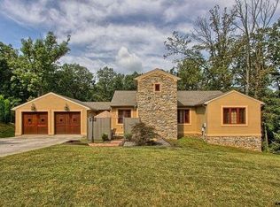200 Fawn Loop, Red Lion, PA 17356