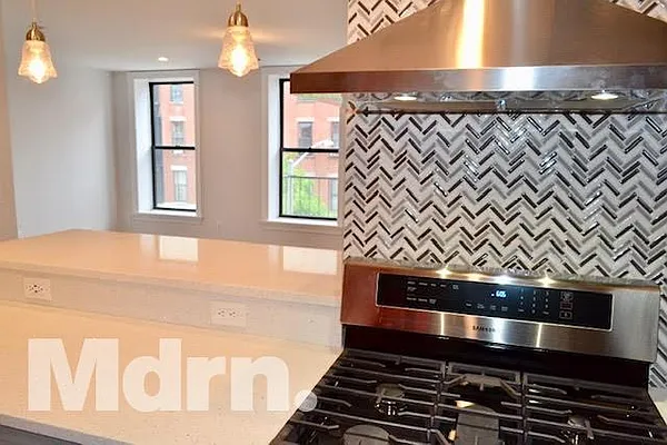 Rented by Mdrn Residential | media 15