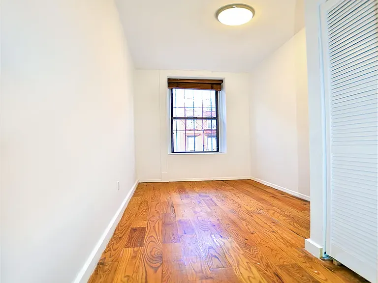 312 E 9th St #4 — Photo 5