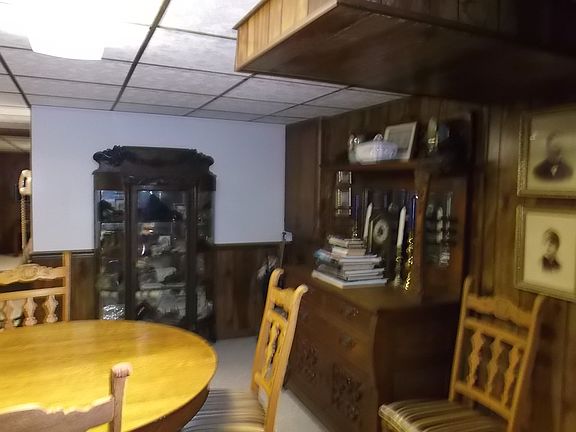 3rd image of 407 E Oak St