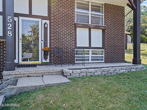 3rd image of 528 Mesa Ave