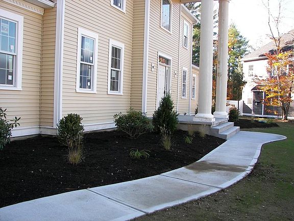2nd image of 13 Bristol Pond Dr