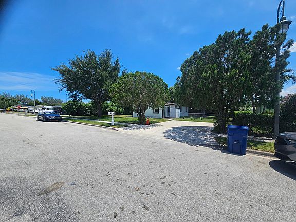 4th image of 1605 W 10th Street