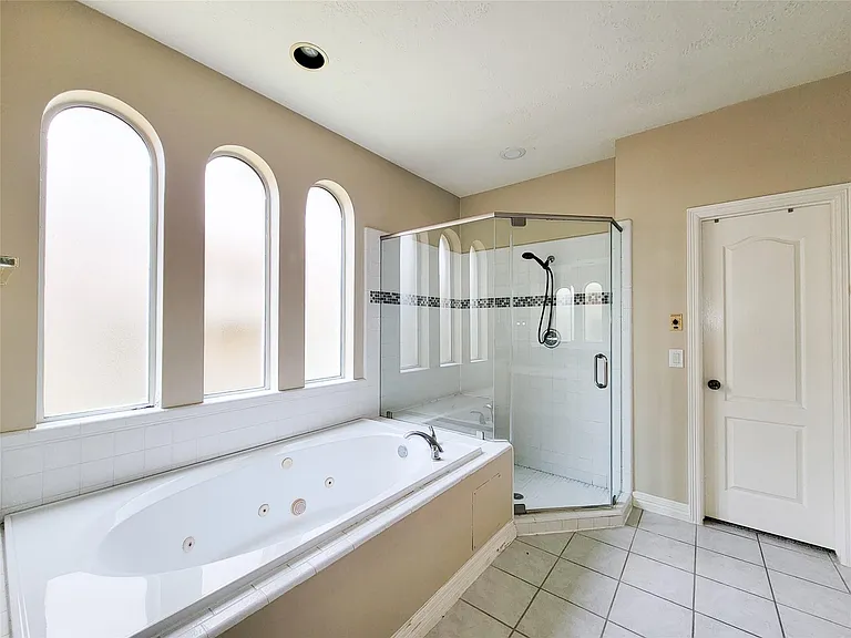 914 Ivory Ridge Ln — Photo 29