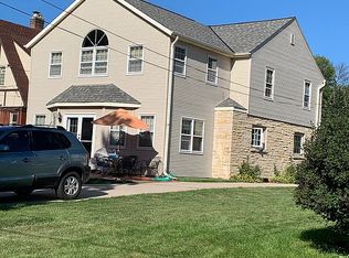 2531 N 89th St, Wauwatosa, WI 53226